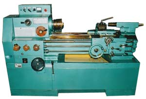 УТ16ПМ універсальний токарно-гвинторізний верстат